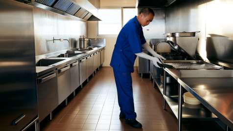 油煙機(jī)“懶癌”患者注意！五年不進(jìn)行油煙機(jī)清洗等于自找麻煩，你家油煙機(jī)多少歲了？